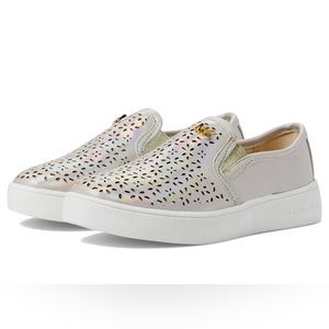 New Michael Kors girls Jem Olivia Iridescent shoe size 2 w/box 🤍